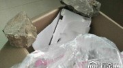 网购电饭锅收砖头：商家客服、快递无回音