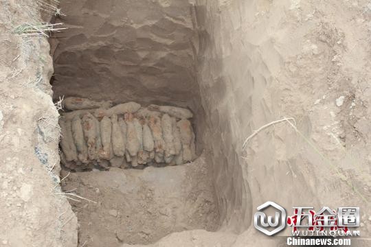 吴起县公安局销毁200余枚战争时期遗留废旧炮弹。 吴起县官方供图 摄