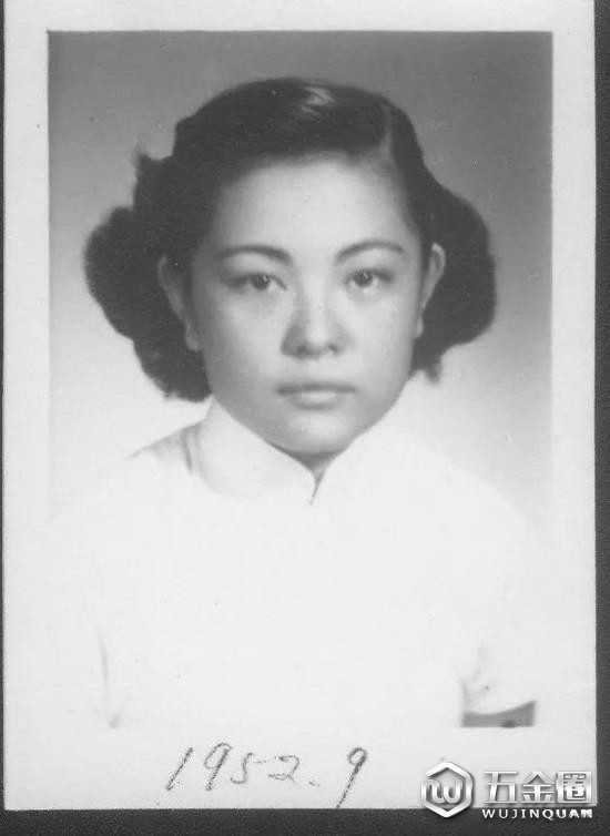 1952年,离开上海圣约翰大学前 图片来源:北京协和医院