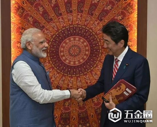 资料图片：2017年9月，印度总理莫迪会见日本首相安倍晋三。（法新社）
