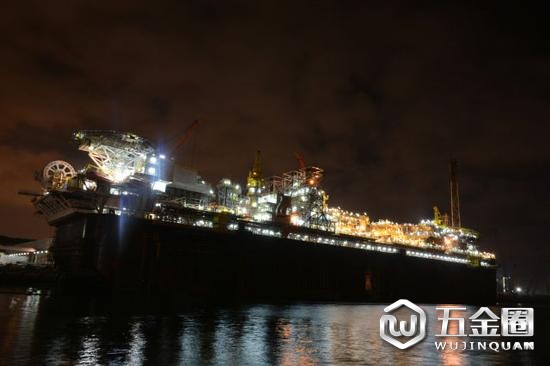 P67停泊在海油工程青岛场地码头