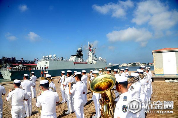 军乐队欢30批护航编队芜湖舰起航