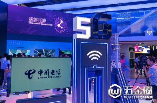 6月27日,中国电信集团有限公司在“2018世界移动大会-上海”现场展示5G技术。(法新社)