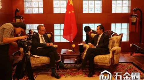 瑞媒称中国游客事件或由中方故意导演 中使馆驳斥