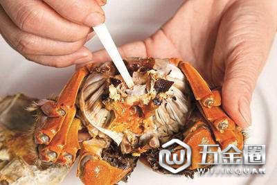 吃大闸蟹也要注意