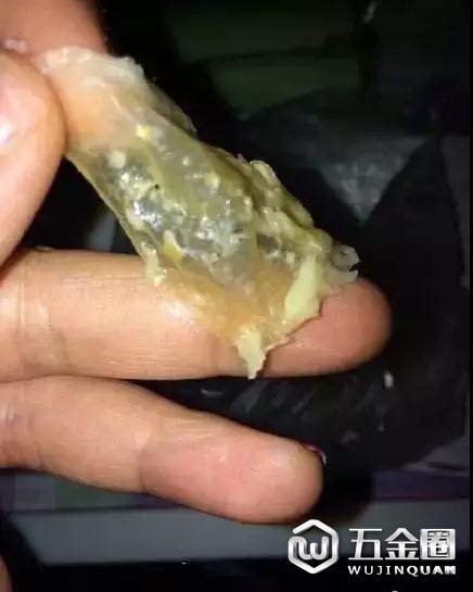85度C的蛋糕里发现类似避孕套的橡胶