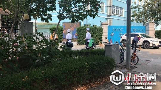 临时抽调过来接手餐食方面的后勤工作