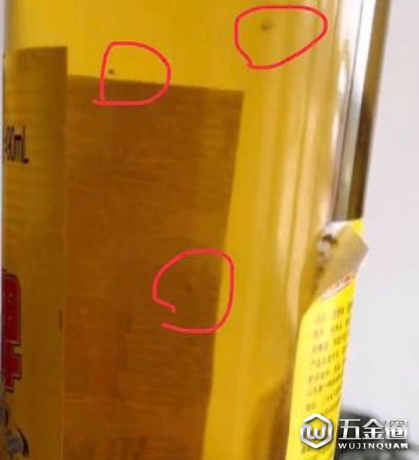 男子投诉“菠萝啤”有异物，食药监管部门查证后奖两千