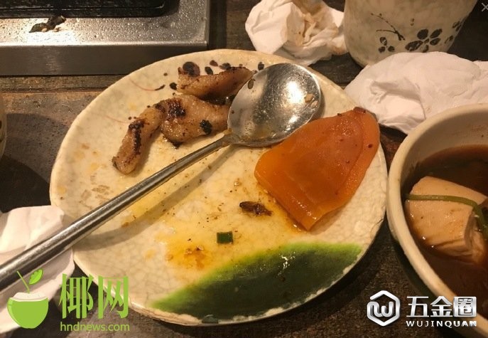 喝汤喝出蟑螂？海口一烤肉店遭投诉 食药监所：正在调查