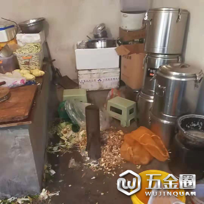脏乱不堪的黑作坊