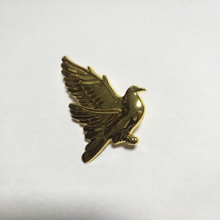 金属锌合金工艺品定制 带蝴蝶扣的小鸟徽章 创意小鸟翅膀徽章